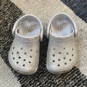 Kids Silver Glitter Clogs
